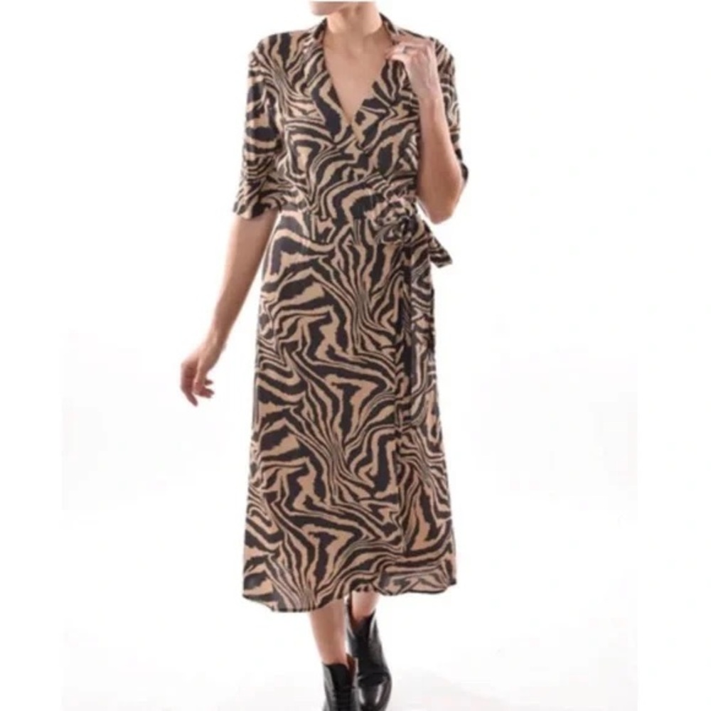 GANNI Short Sleeve Designer Animal Print Midi Wrap Dress EUC Size 36/US 4
